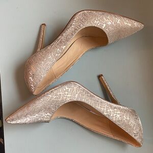 NWOT NINE WEST SILVER LEOPARD PUMPS